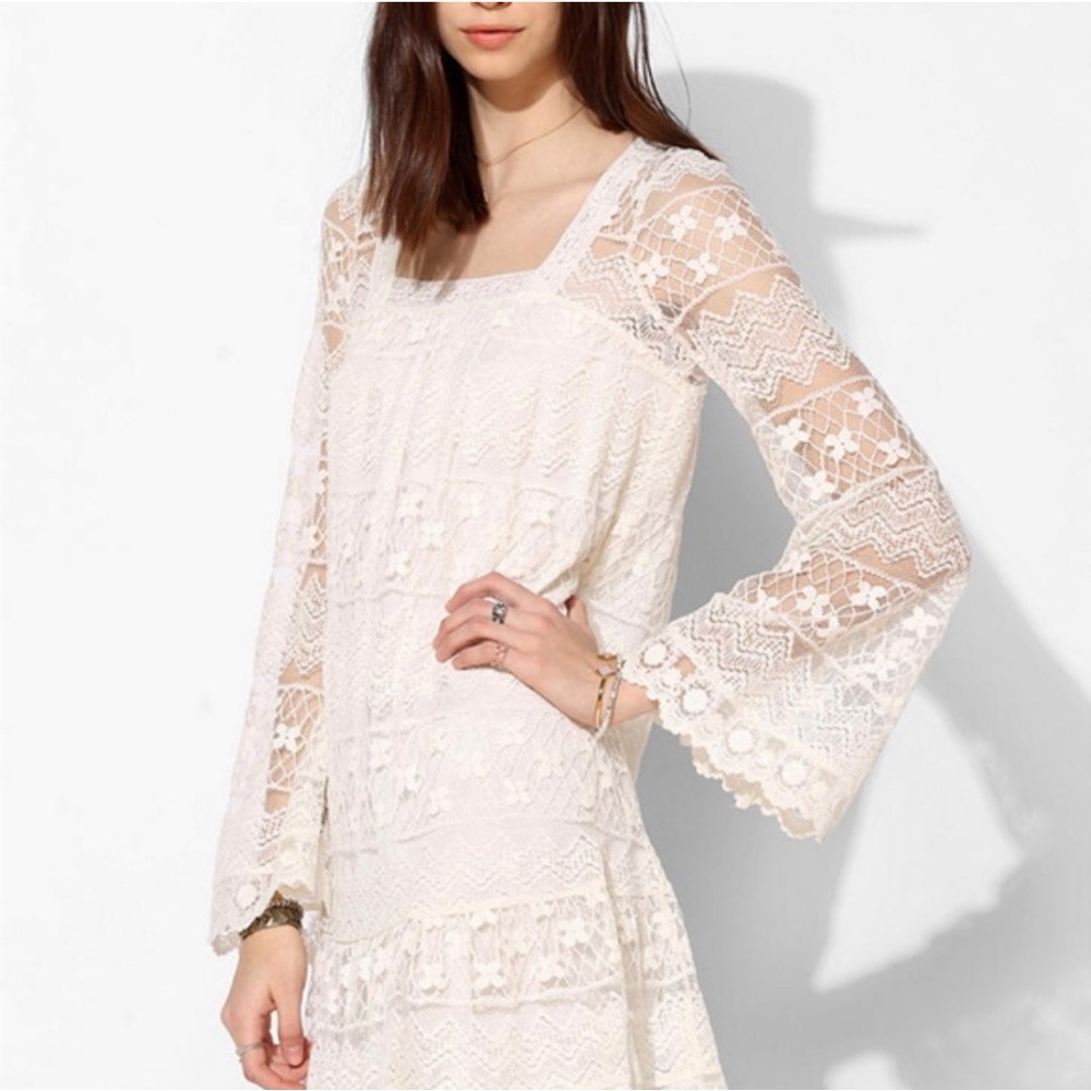 Kimchi Blue Lace boho dress size tag missing small? see measurements